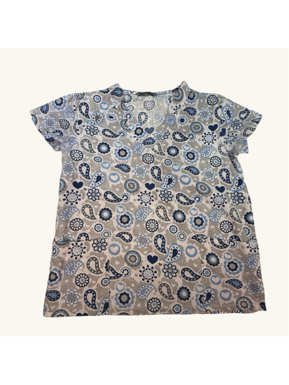 Wear For Care Women’s Medium Paisley Floral Scrub Top Blue Gray Heart Print